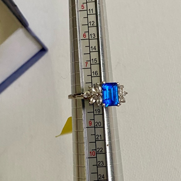 Blue Topaz Sterling Silver Ring Size 8 - Picture 10 of 11